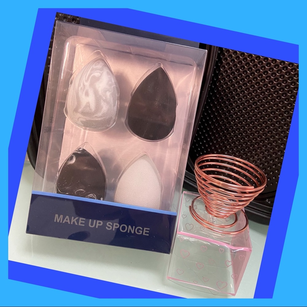NEW - 4 MAKE-UP SPONGE BLENDER SET PLUS ROSE GOLD HOLDER STAND